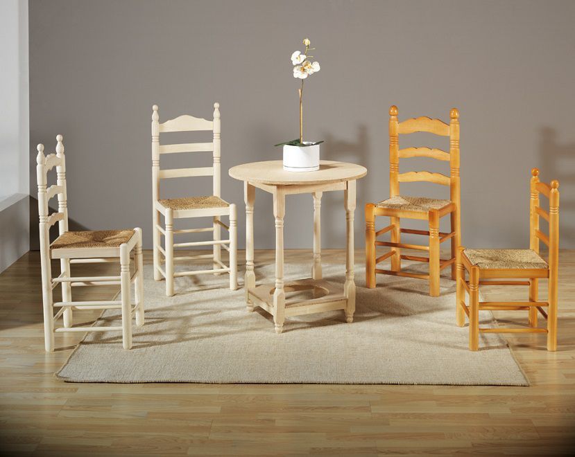 MESAS Y SILLAS DE MADERA